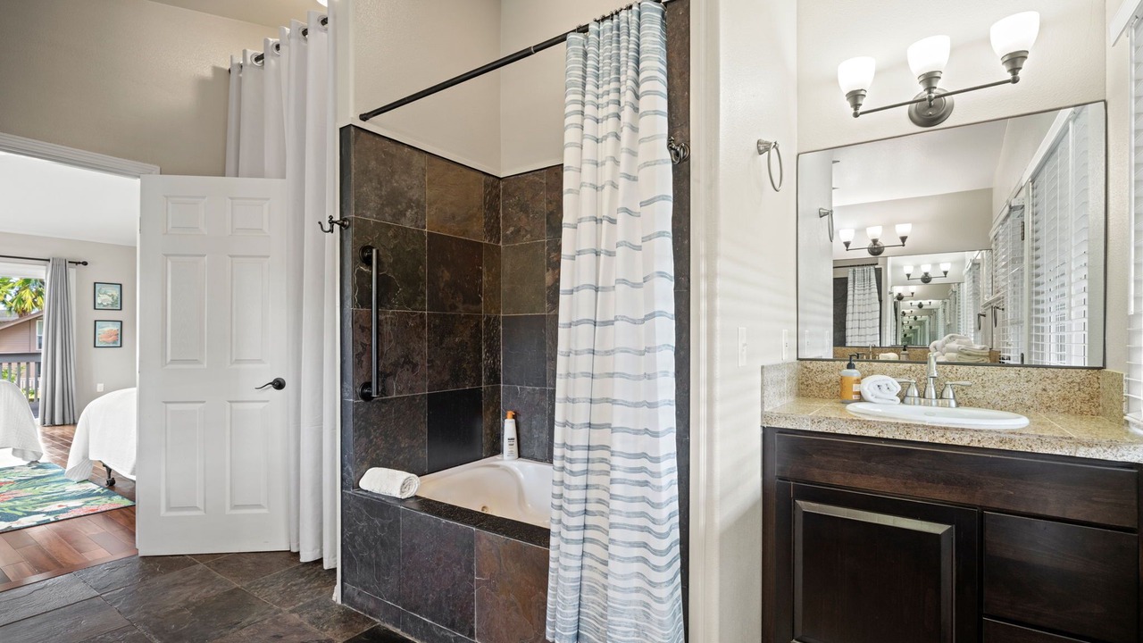 Photo of Bathroom in Kilauea