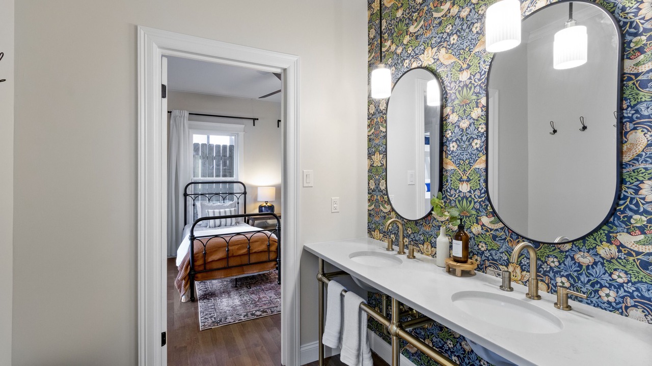 Photo of Bedroom in Austin Ave.