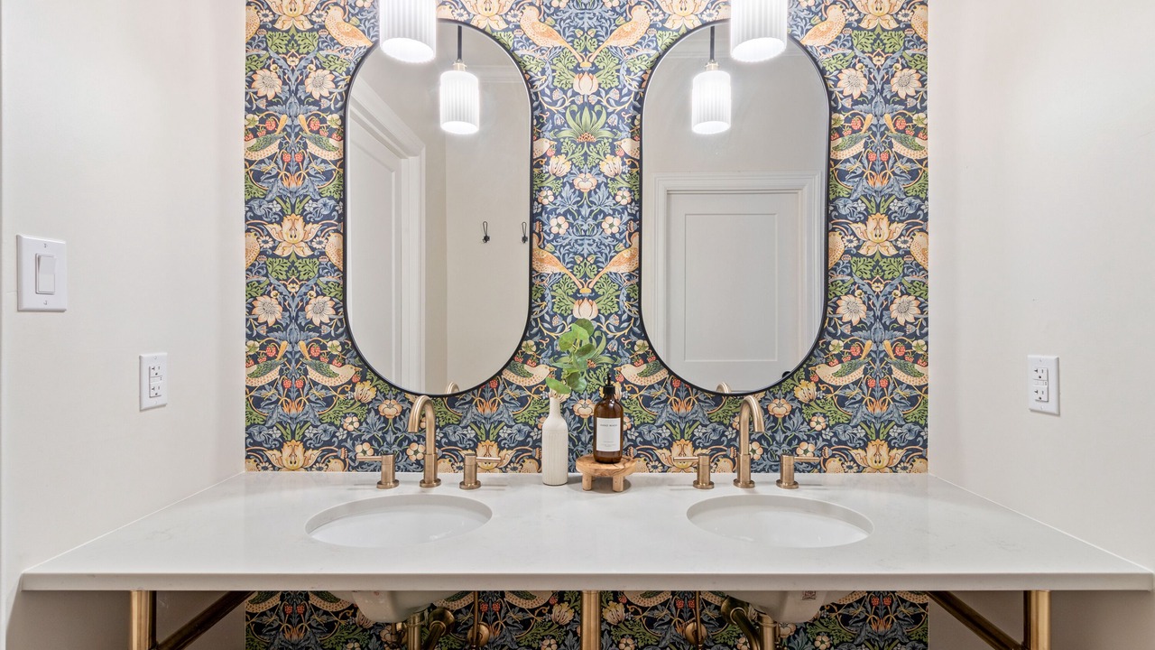 Photo of Bathroom in Austin Ave.