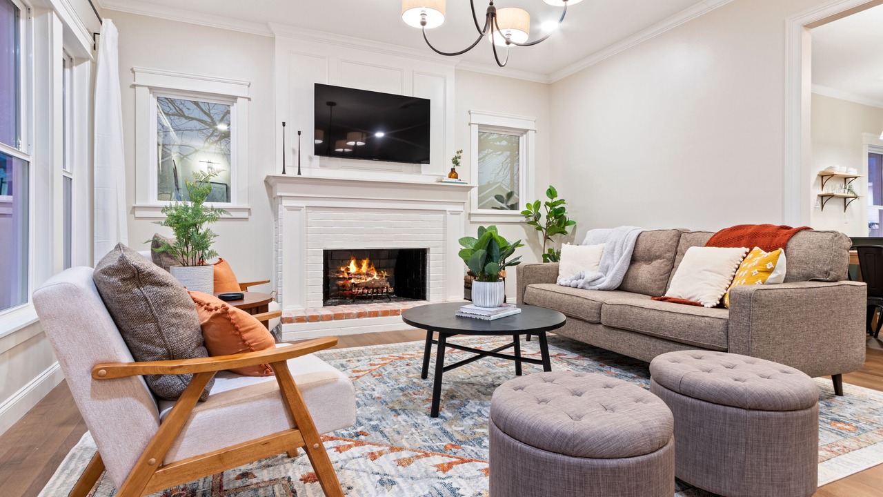 Photo of Livingroom in Austin Ave.