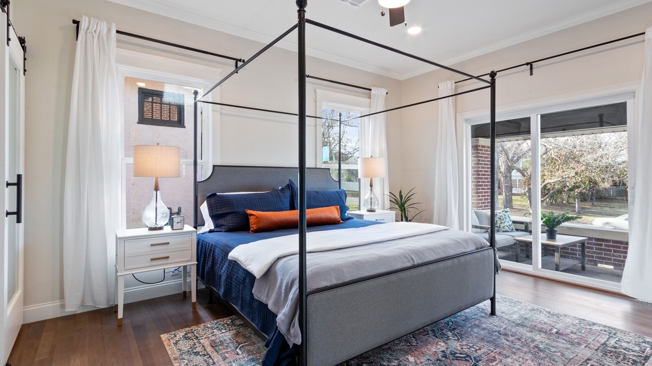 Photo of Bedroom in Austin Ave.