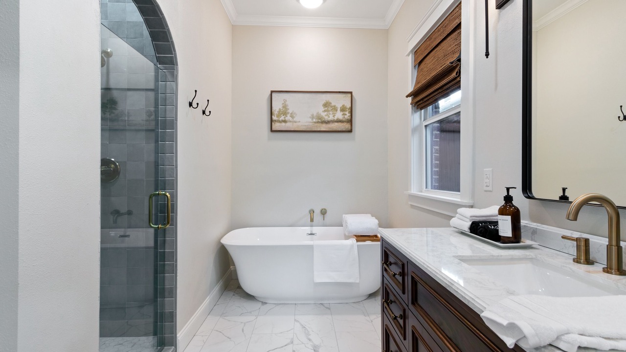 Photo of Bathroom in Austin Ave.