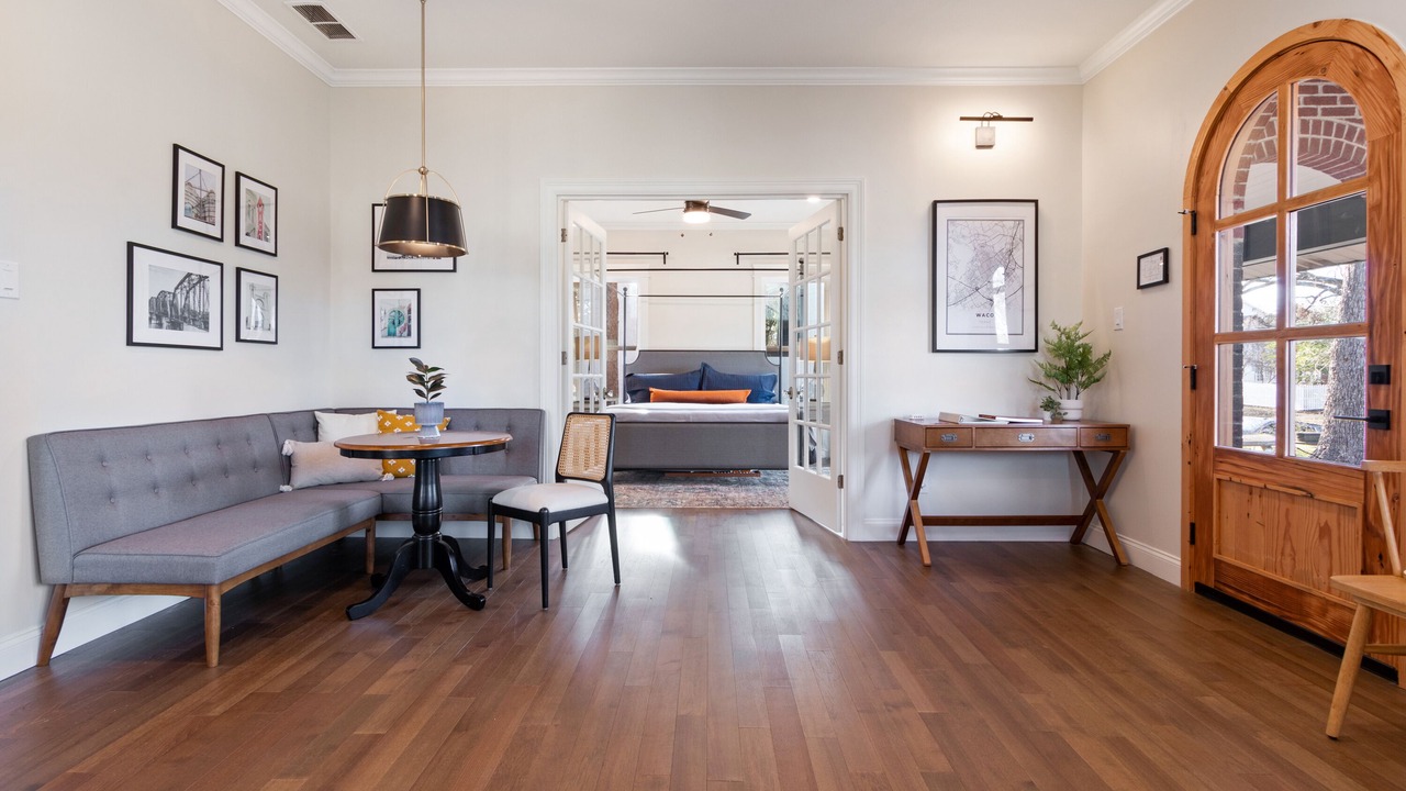 Photo of Livingroom in Austin Ave.