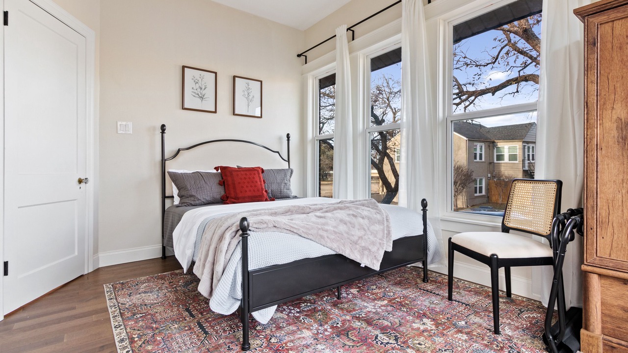 Photo of Bedroom in Austin Ave.