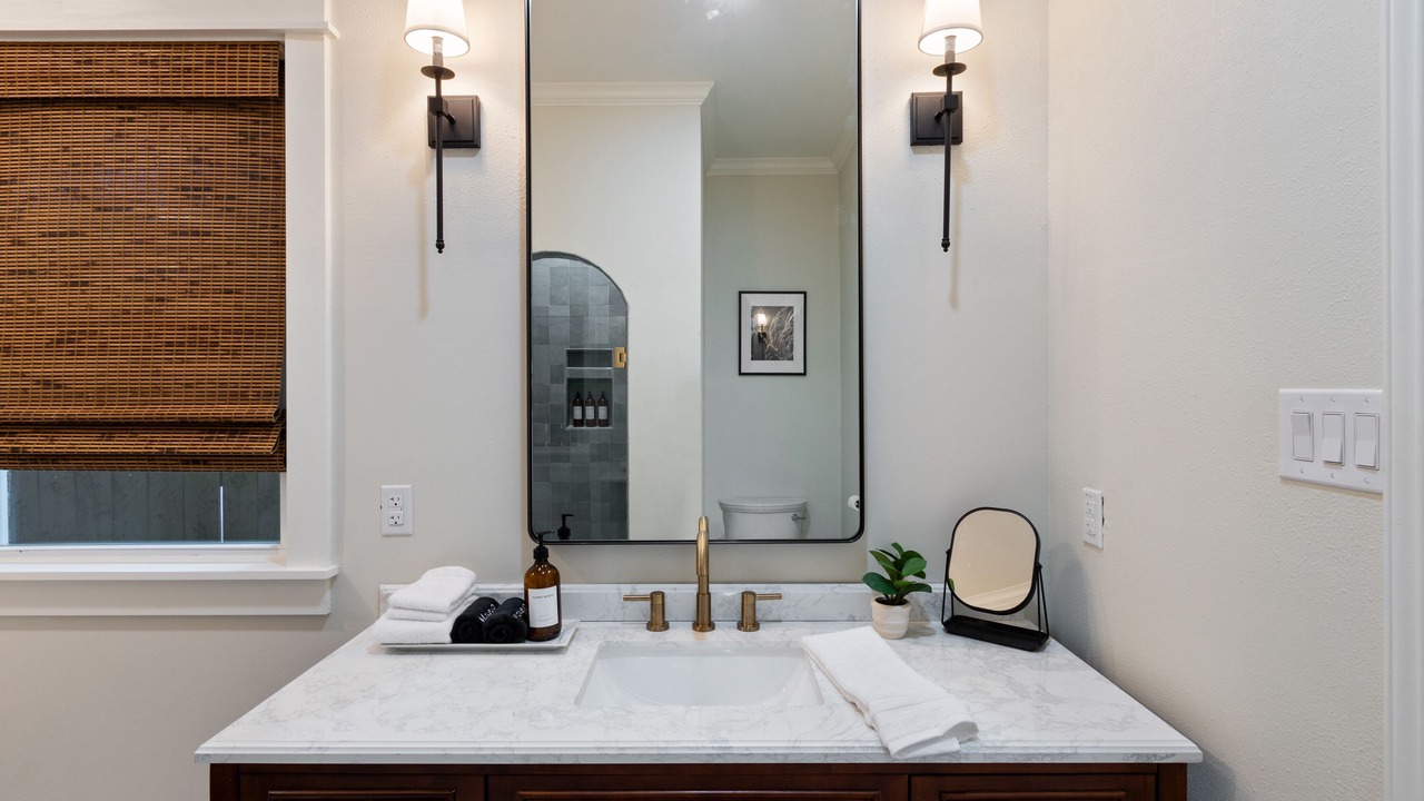 Photo of Bathroom in Austin Ave.