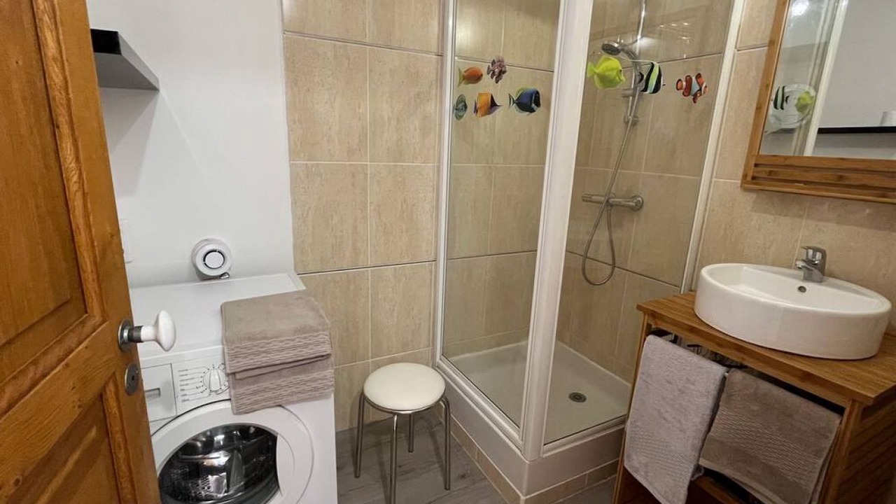 Photo of Bathroom in Arry