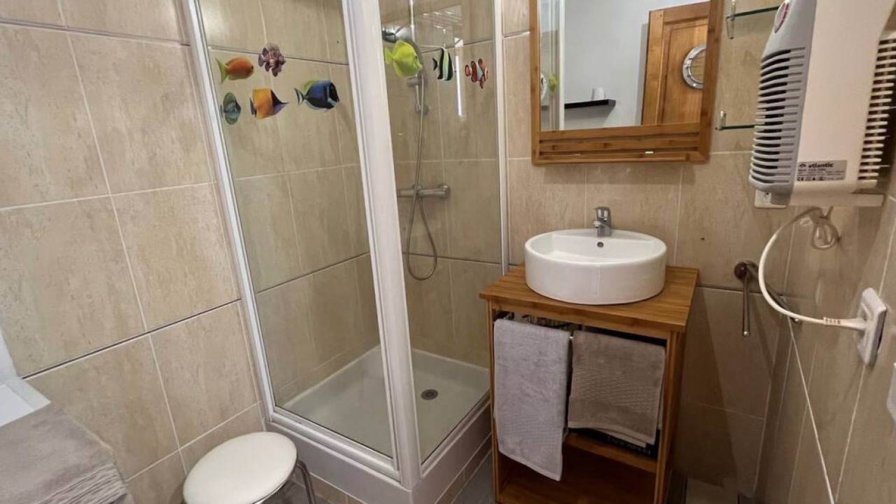 Photo of Bathroom in Arry