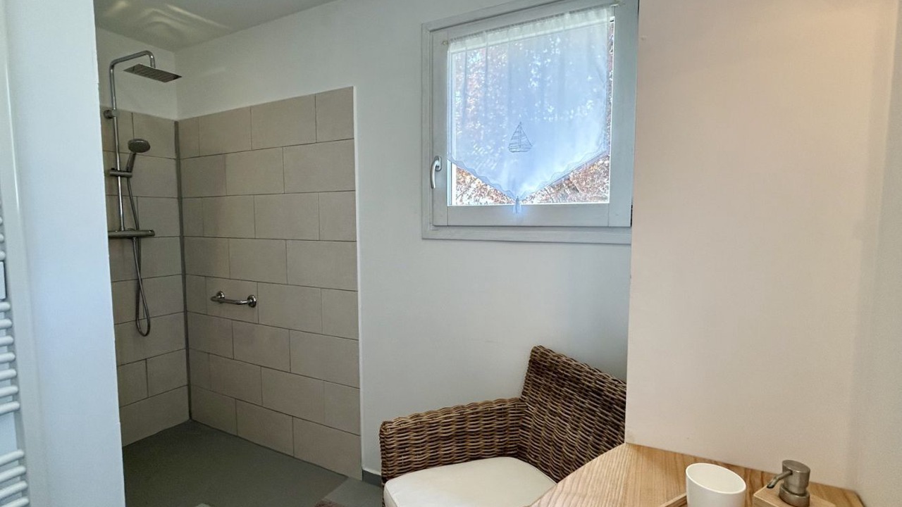 Photo of Bathroom in Saint-Quentin-en-Tourmont