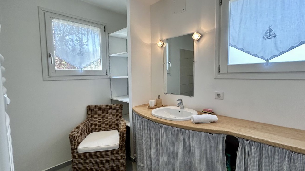 Photo of Bathroom in Saint-Quentin-en-Tourmont