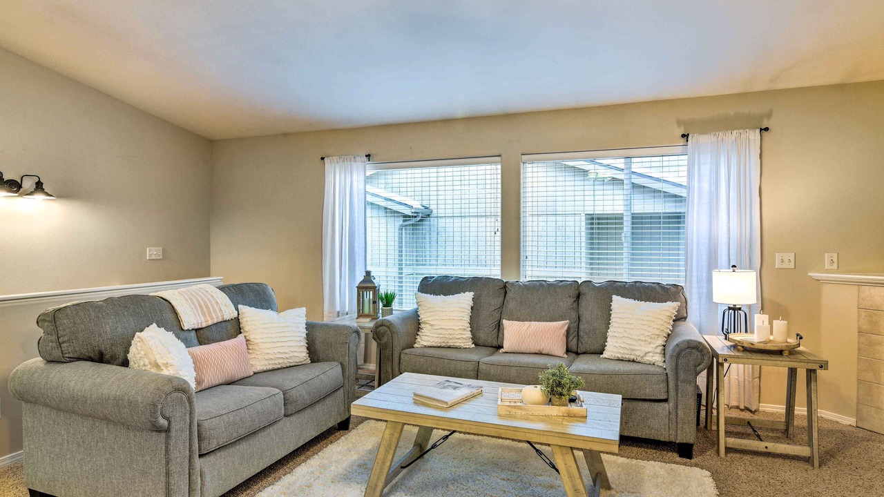 Photo of Livingroom in Abbott Loop