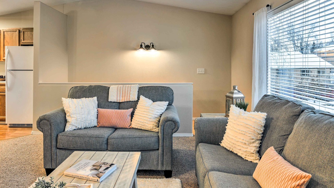 Photo of Livingroom in Abbott Loop