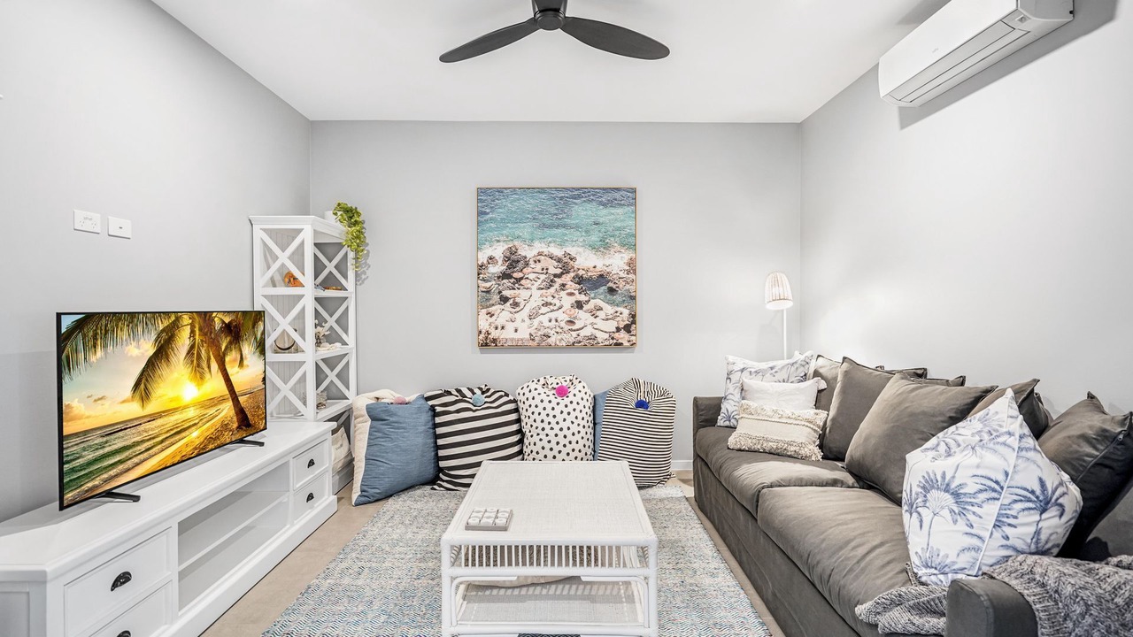 Photo of Livingroom in Trinity Beach