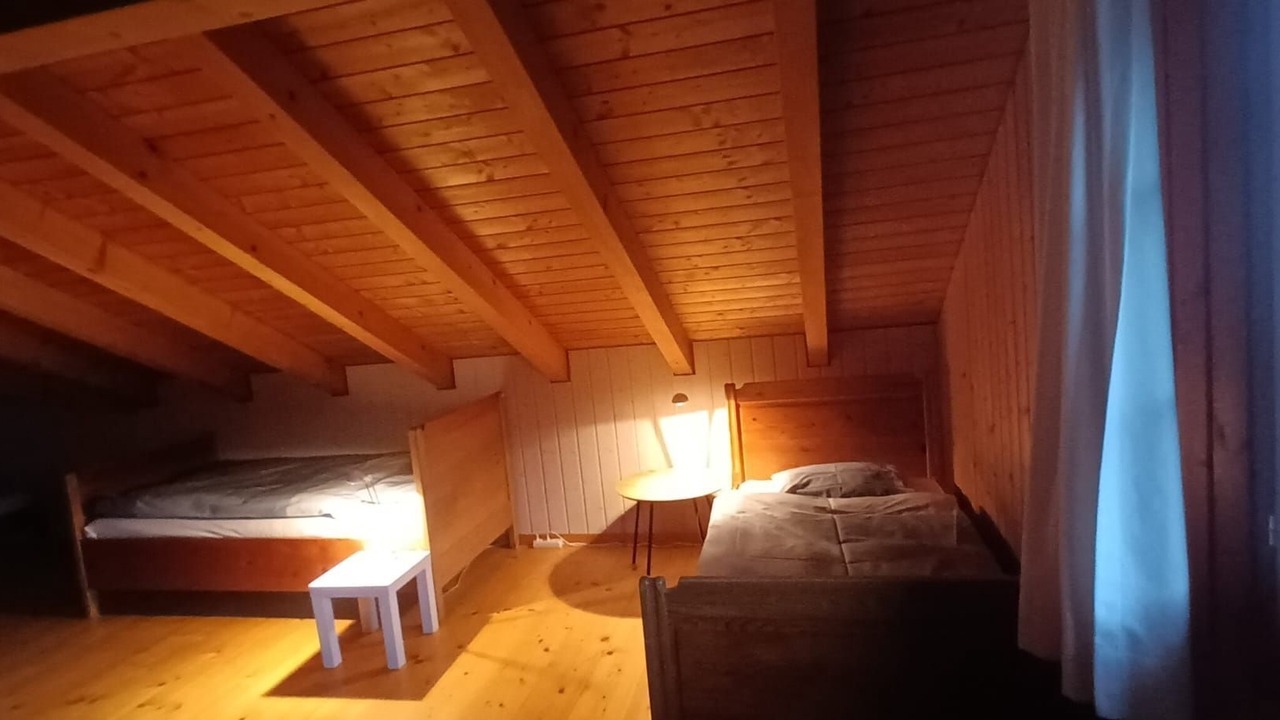 Photo of Bedroom in Grabs