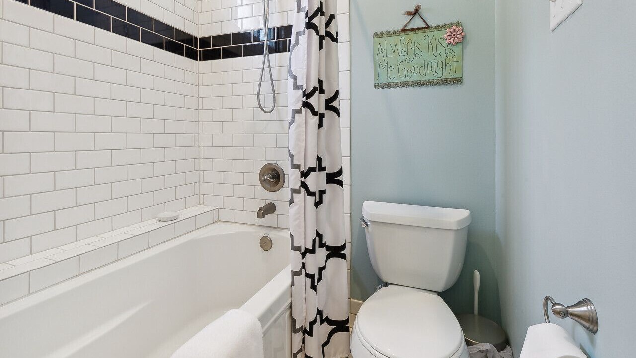 Photo of Bathroom in South 7th Ward