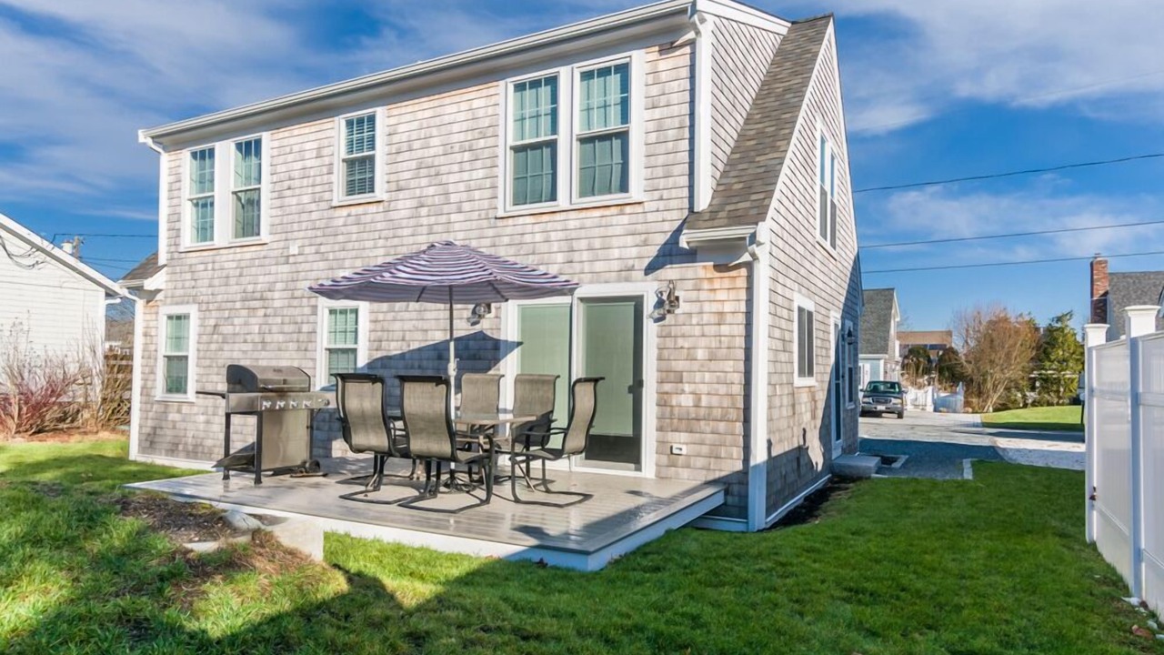 Photo of Others in Sandwich