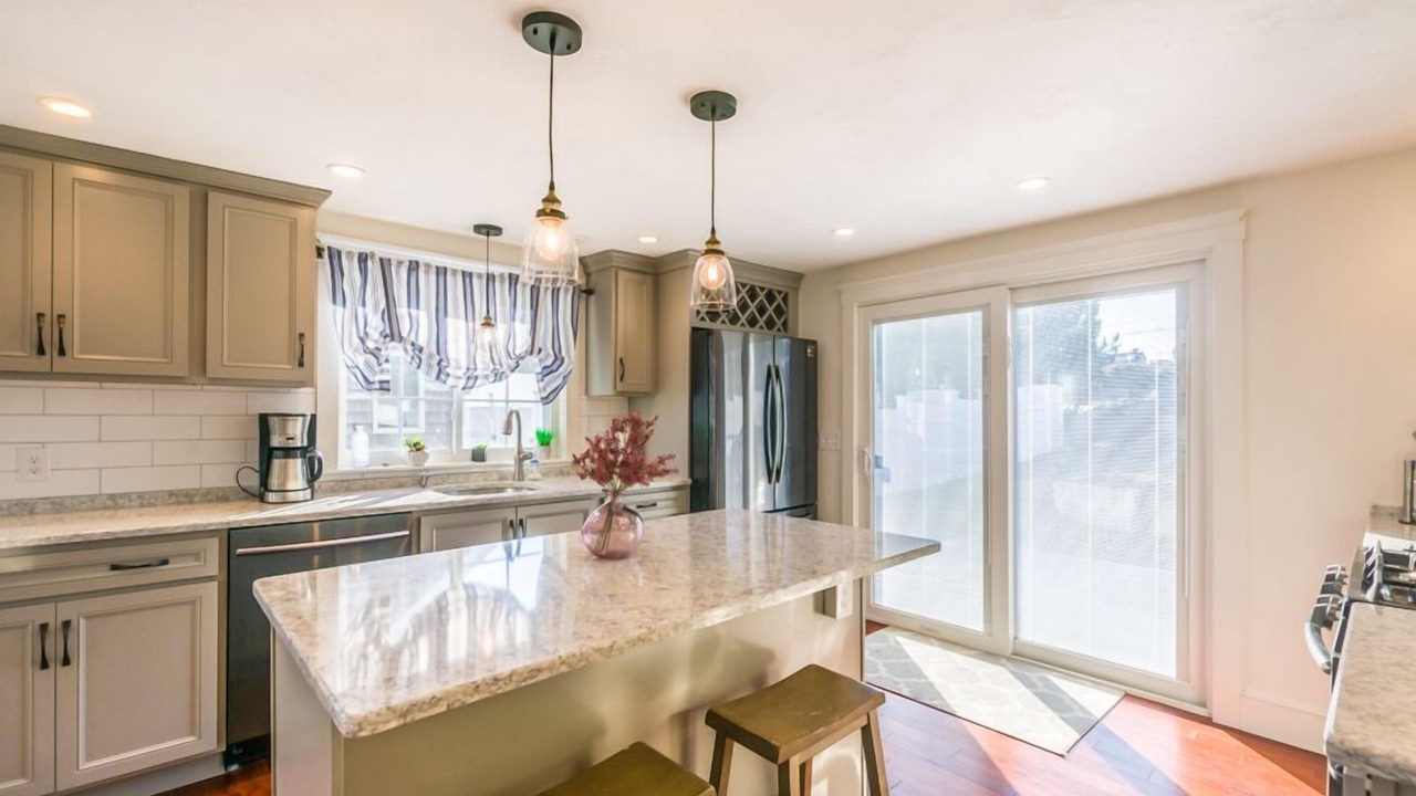 Photo of Others in Sandwich