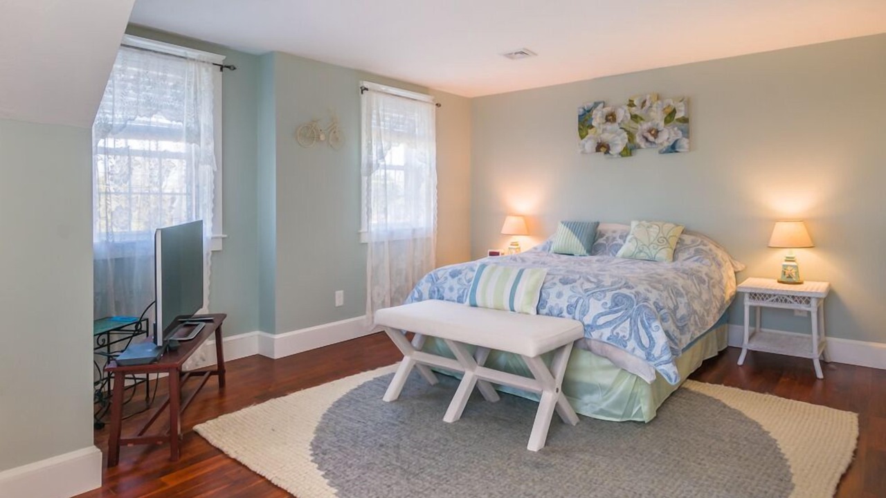 Photo of Others in Sandwich