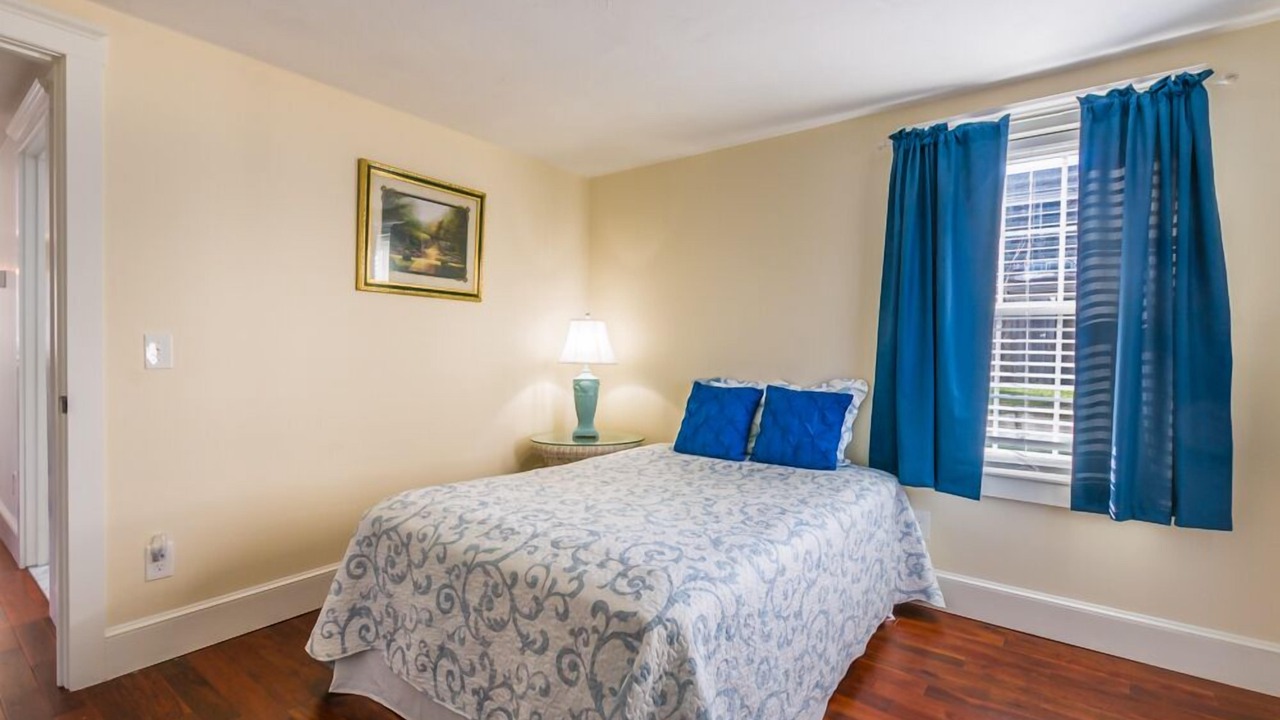 Photo of Others in Sandwich