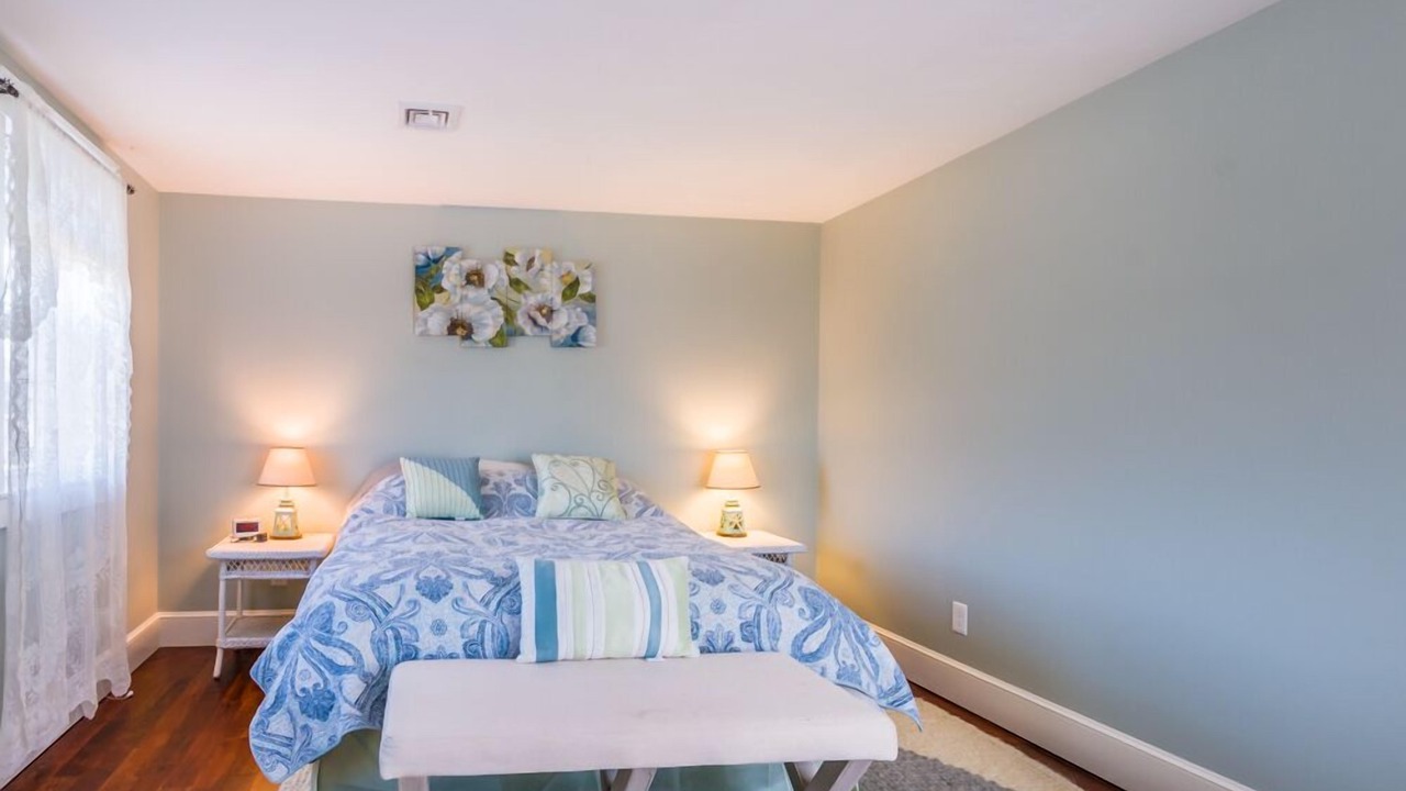 Photo of Others in Sandwich