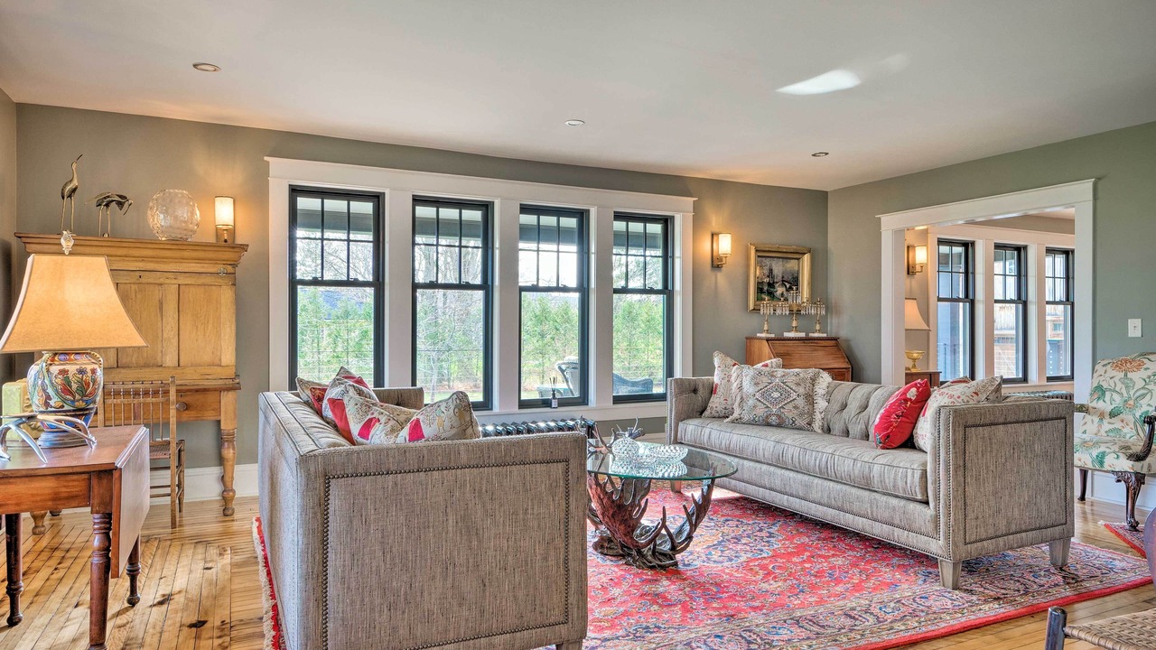 Photo of Livingroom in Derby Center