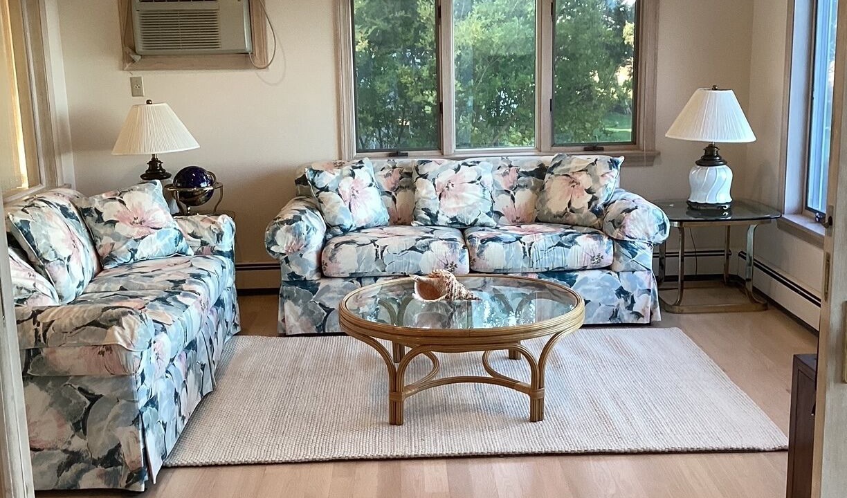 Photo of Livingroom in Silver Beach