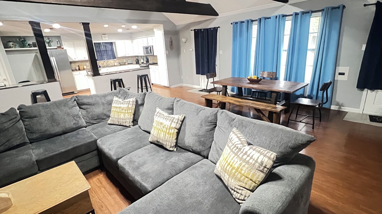 Photo of Livingroom in Sulphur