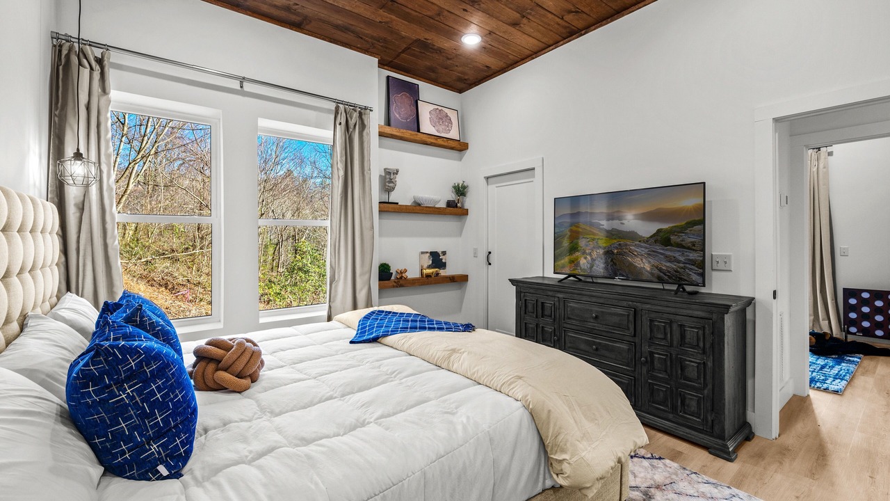Photo of Bedroom in Pittman Center