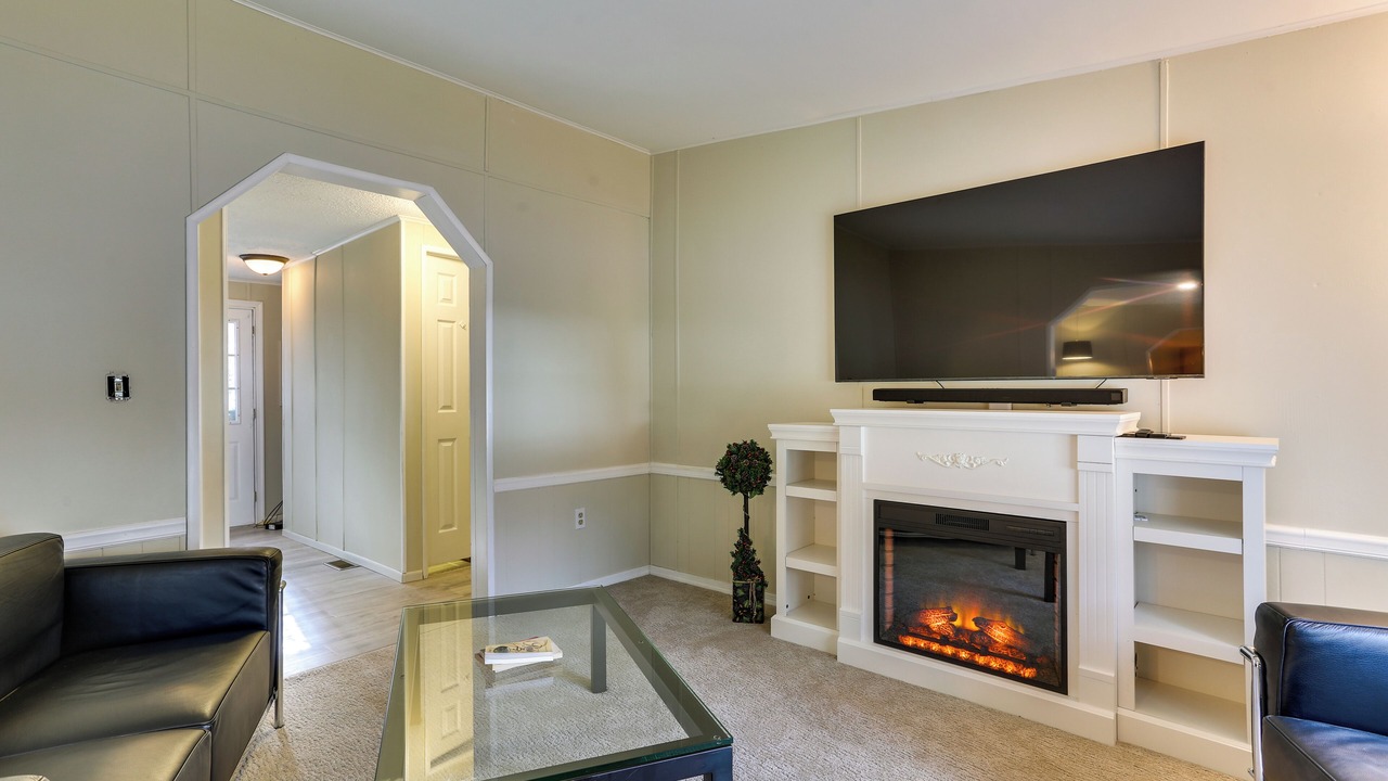 Photo of Livingroom in Greentown