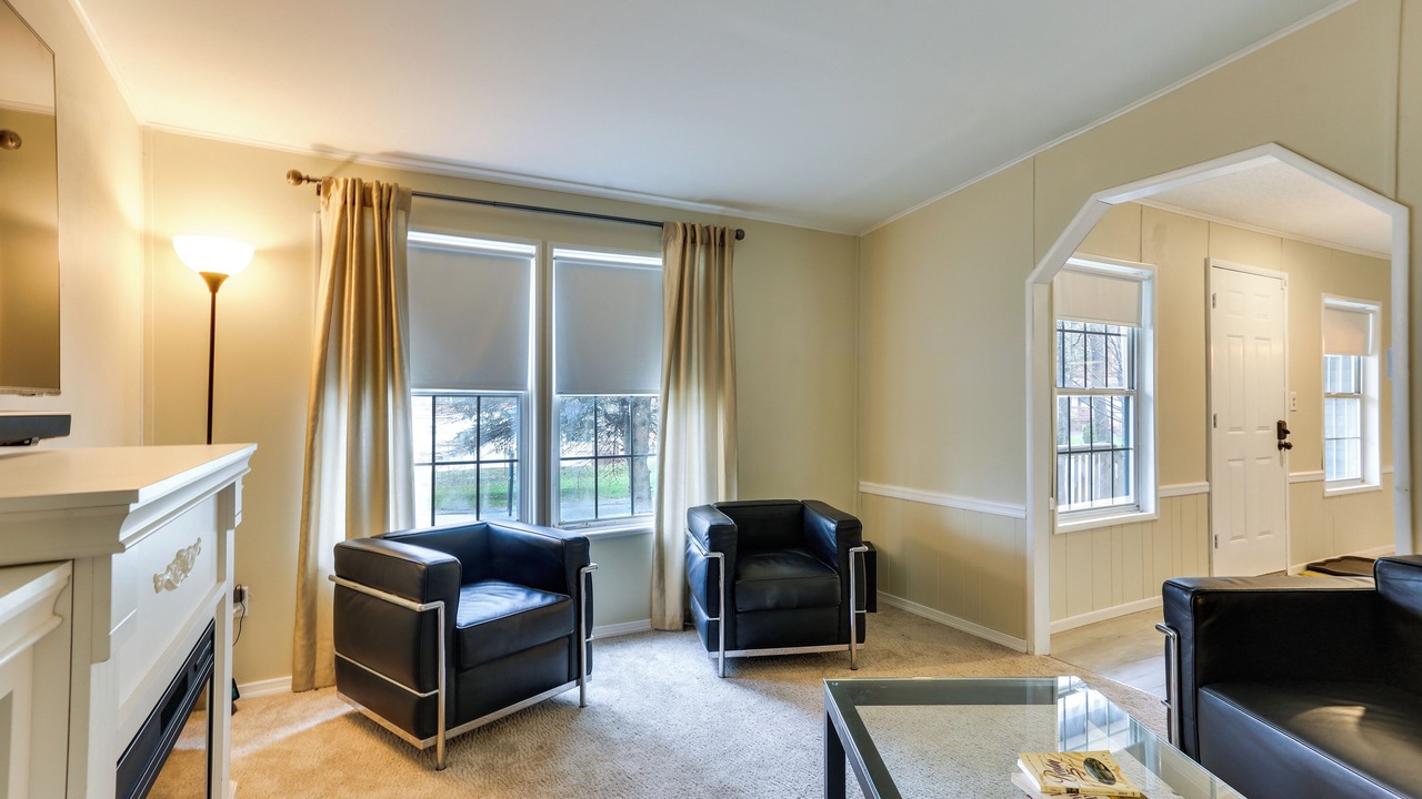 Photo of Livingroom in Greentown
