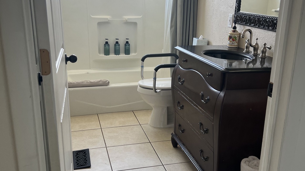 Photo of Bathroom in Sandy