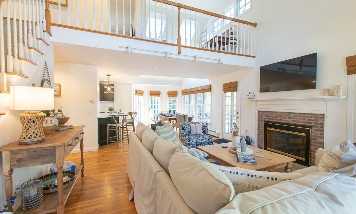 Photo of Livingroom in West Brewster