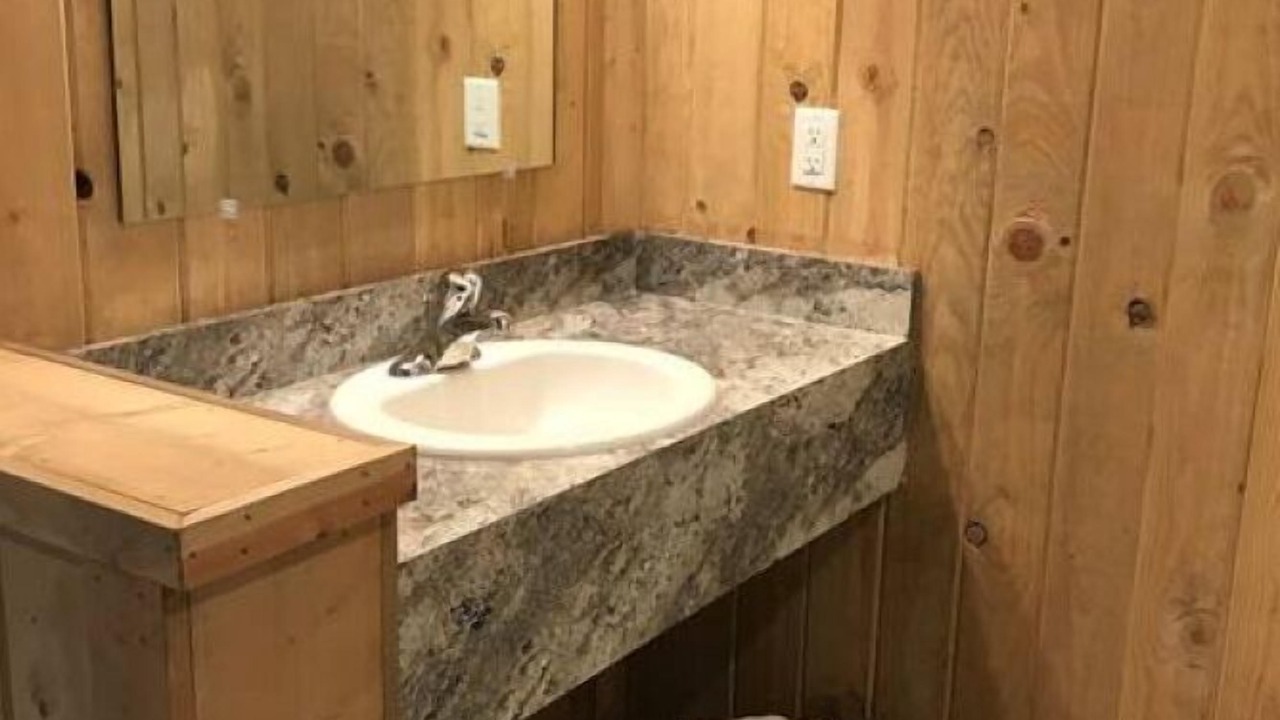 Photo of Bathroom in Island Park