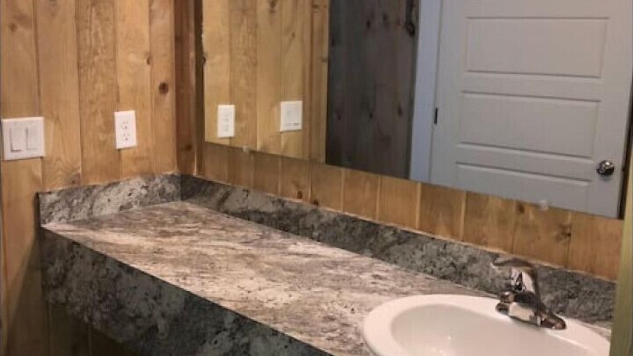 Photo of Bathroom in Island Park