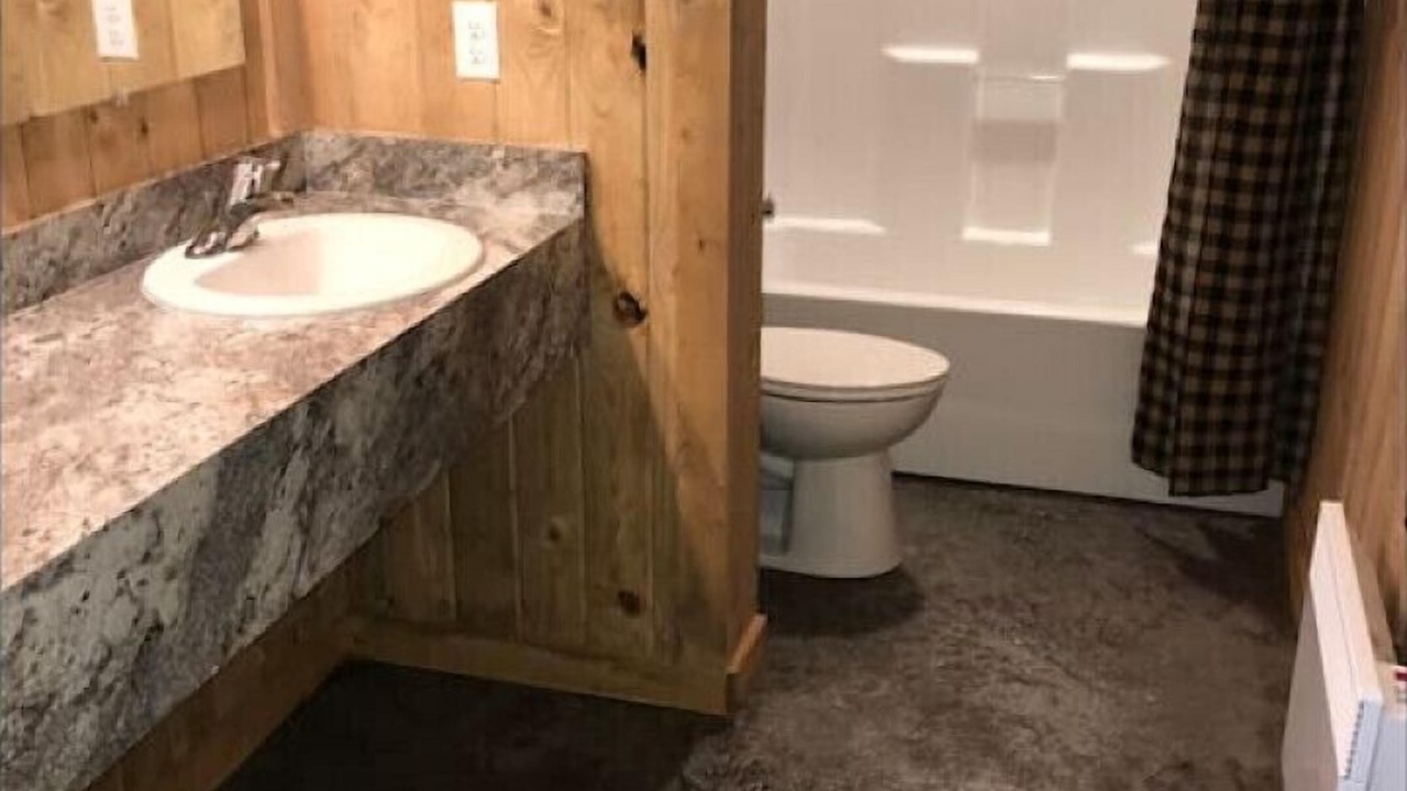 Photo of Bathroom in Island Park