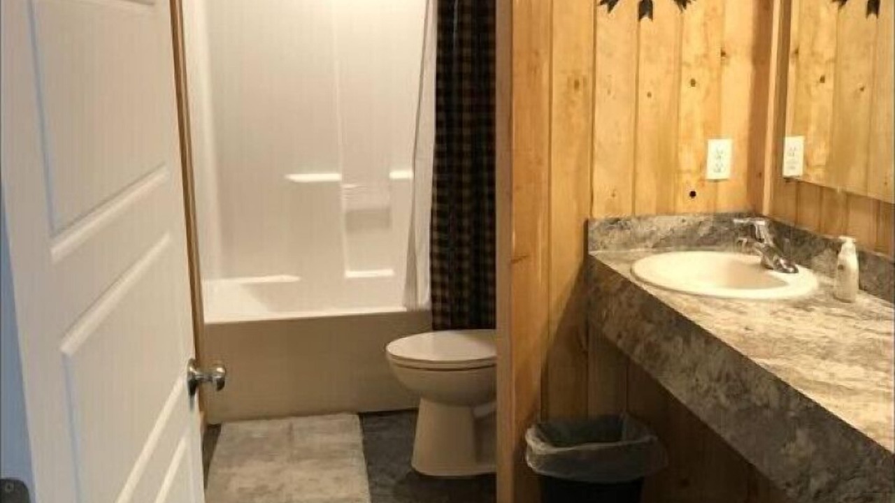 Photo of Bathroom in Island Park