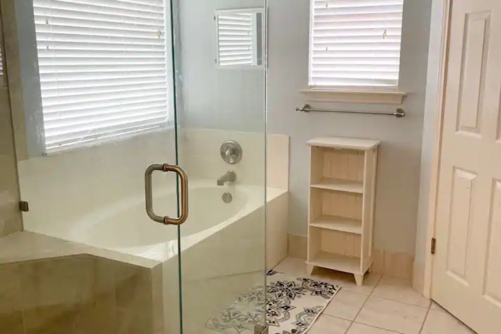 Photo of Bathroom in Willow Run