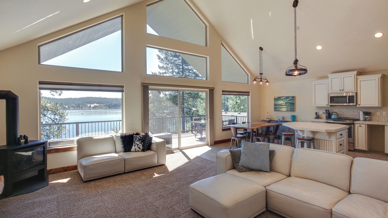 Photo of Livingroom in Loon Lake