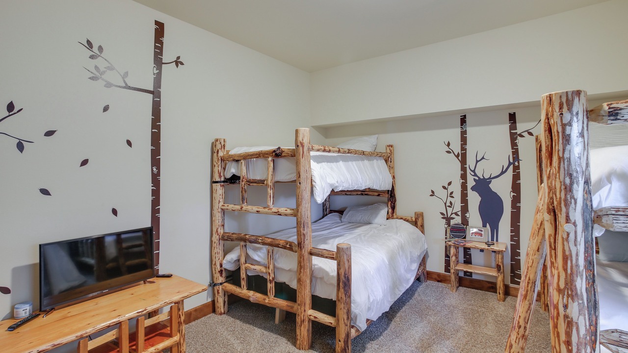 Photo of Bedroom in Loon Lake