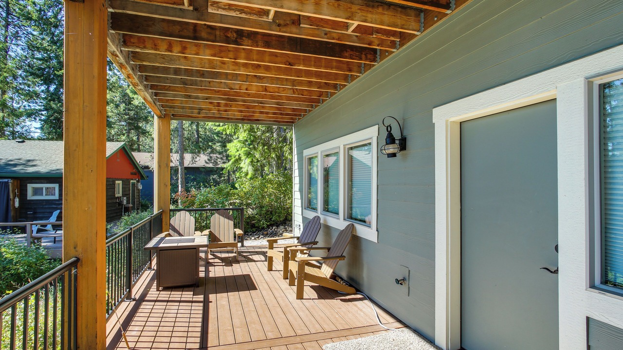 Photo of Patio Balcony in Loon Lake