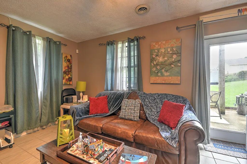 Photo of Livingroom in Johnson City