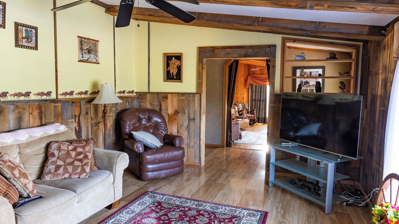 Photo of Livingroom in Town of Sempronius