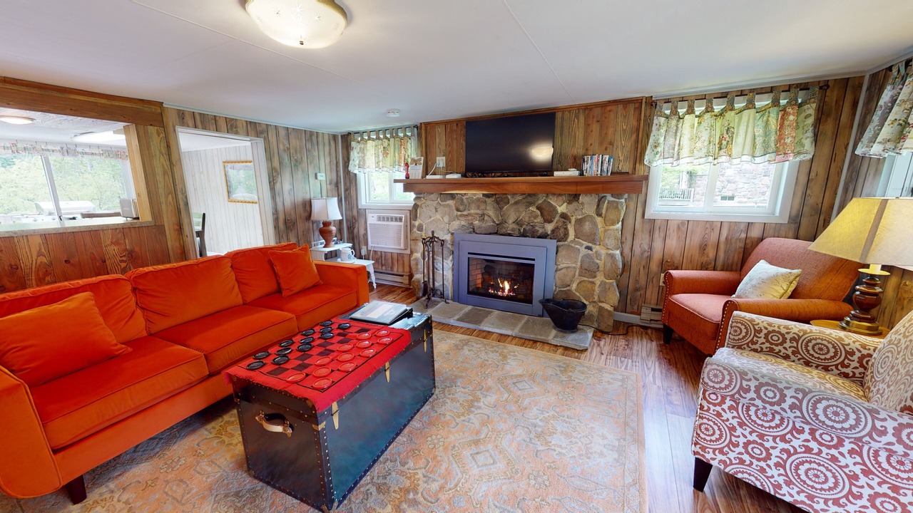 Photo of Livingroom in Gaines