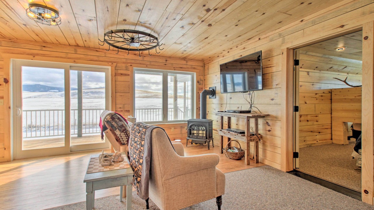 Photo of Livingroom in White Sulphur Springs