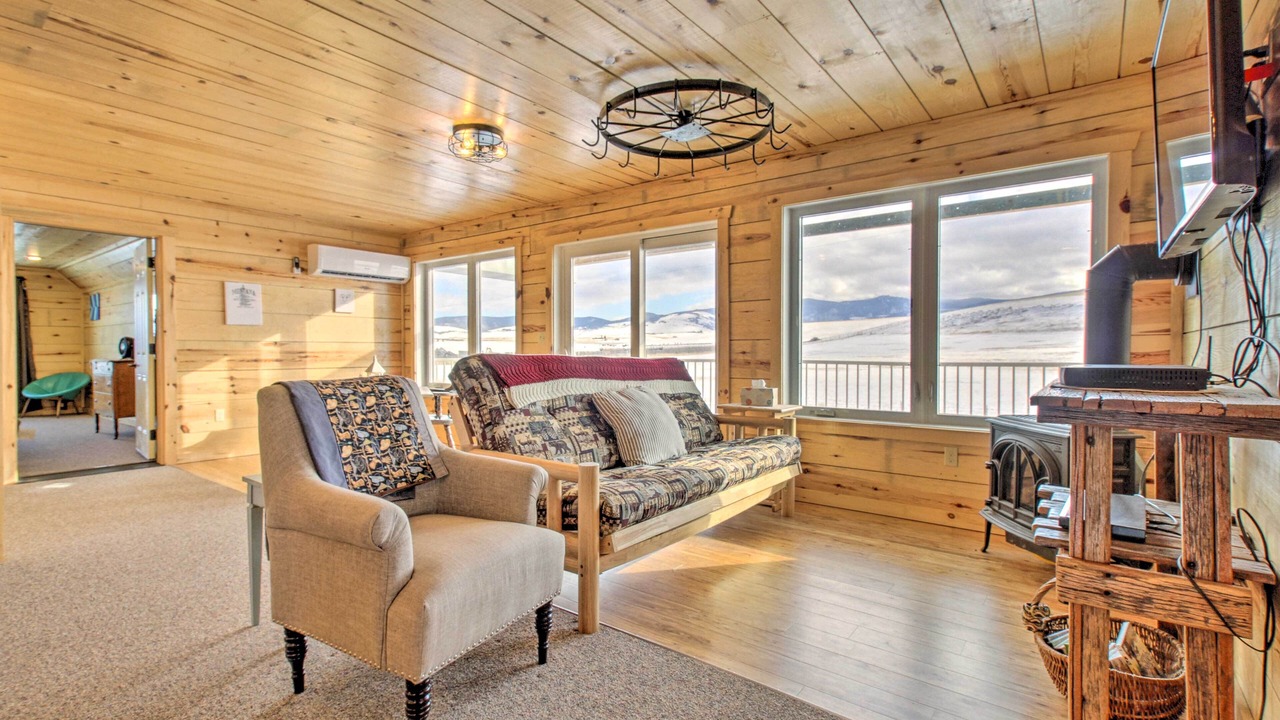 Photo of Livingroom in White Sulphur Springs