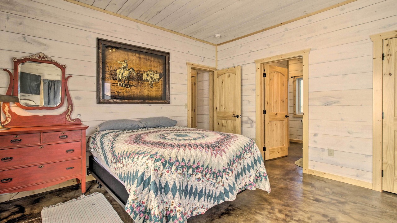 Photo of Bedroom in White Sulphur Springs