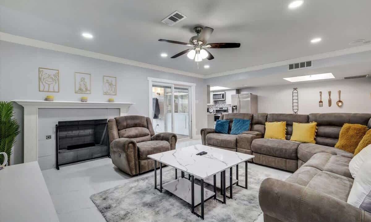 Photo of Livingroom in The Colony