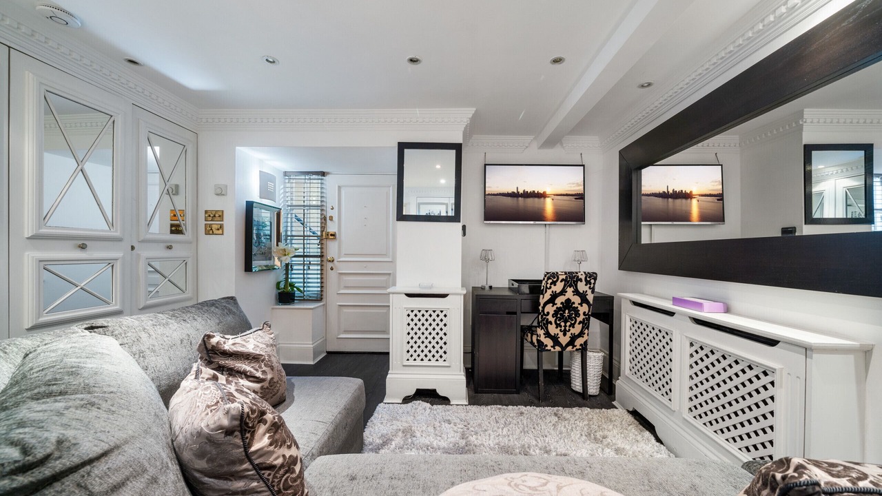 Photo of Livingroom in Frognal and Fitzjohns