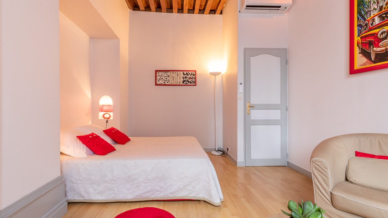 Photo of Bedroom in Beaune City Centre