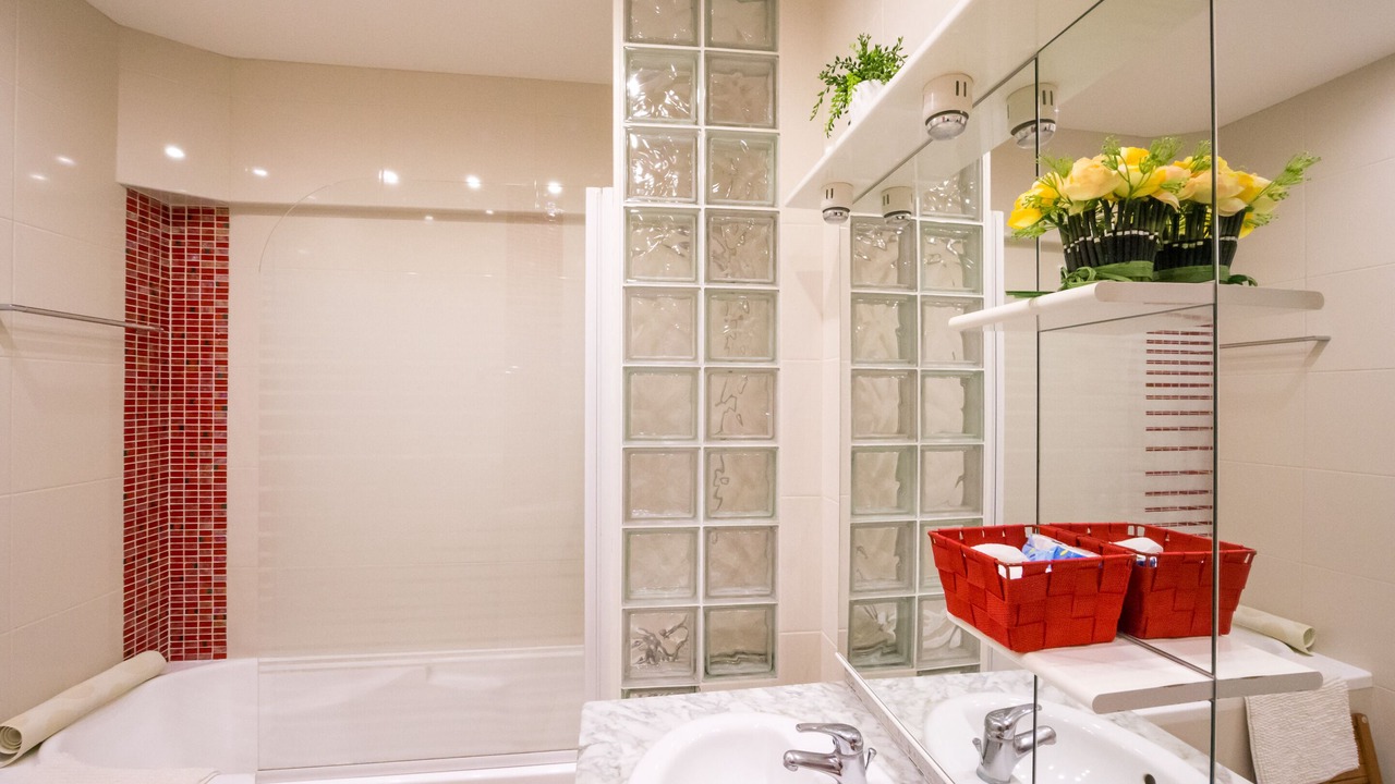 Photo of Bathroom in Beaune City Centre