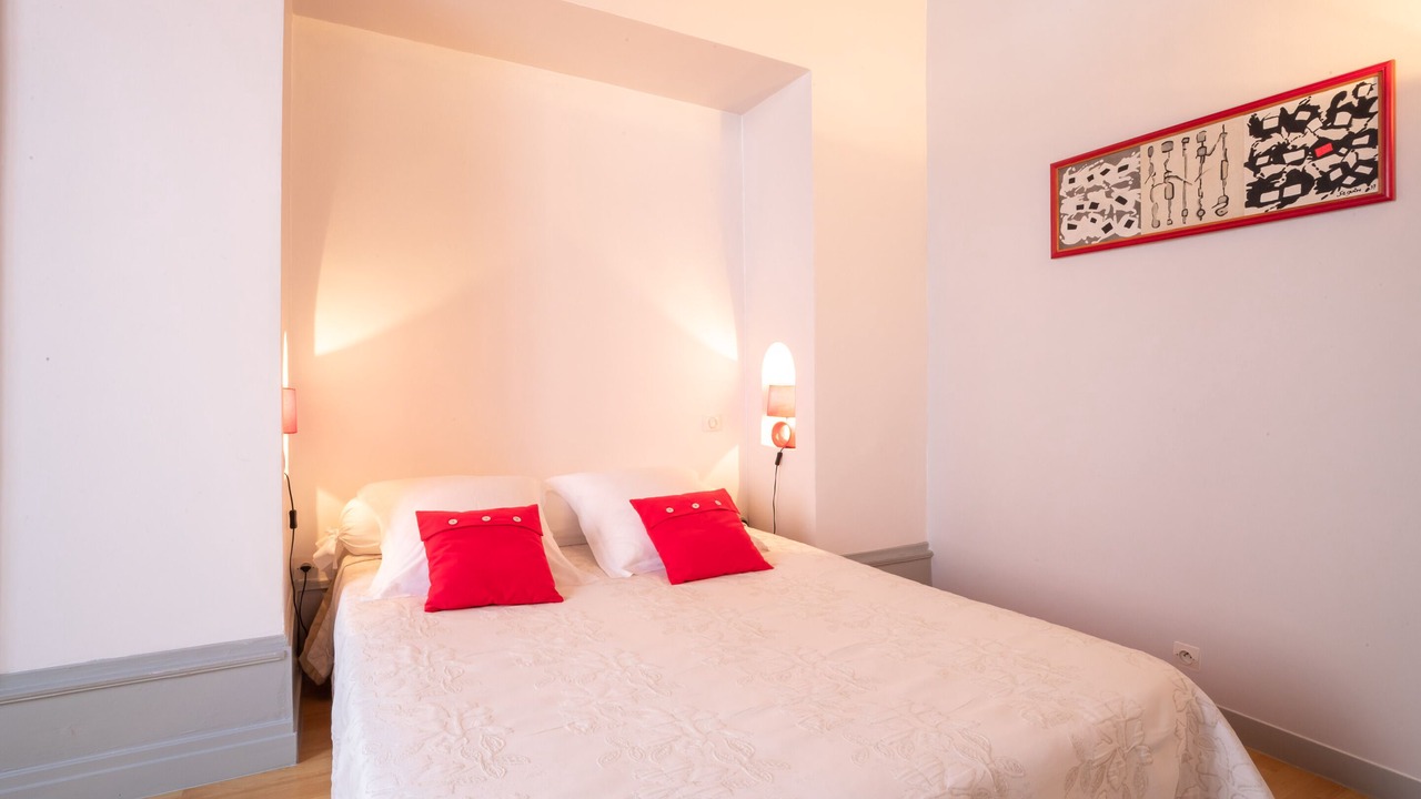 Photo of Bedroom in Beaune City Centre